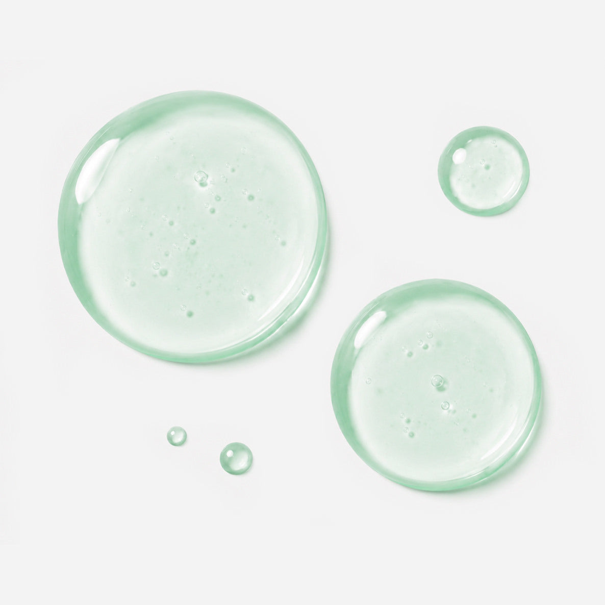 Liquid droplets of Regenera™ Advanced Growth Factor Serum - Medical-Grade anti-aging and recovery serum from Fix Studios